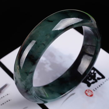 “A货”翡翠手镯 从汉风珠宝到五金交电的奇妙跨界